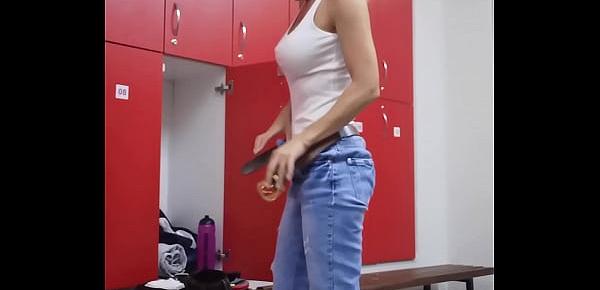 Horny scenes of the amateur without jeans in change room